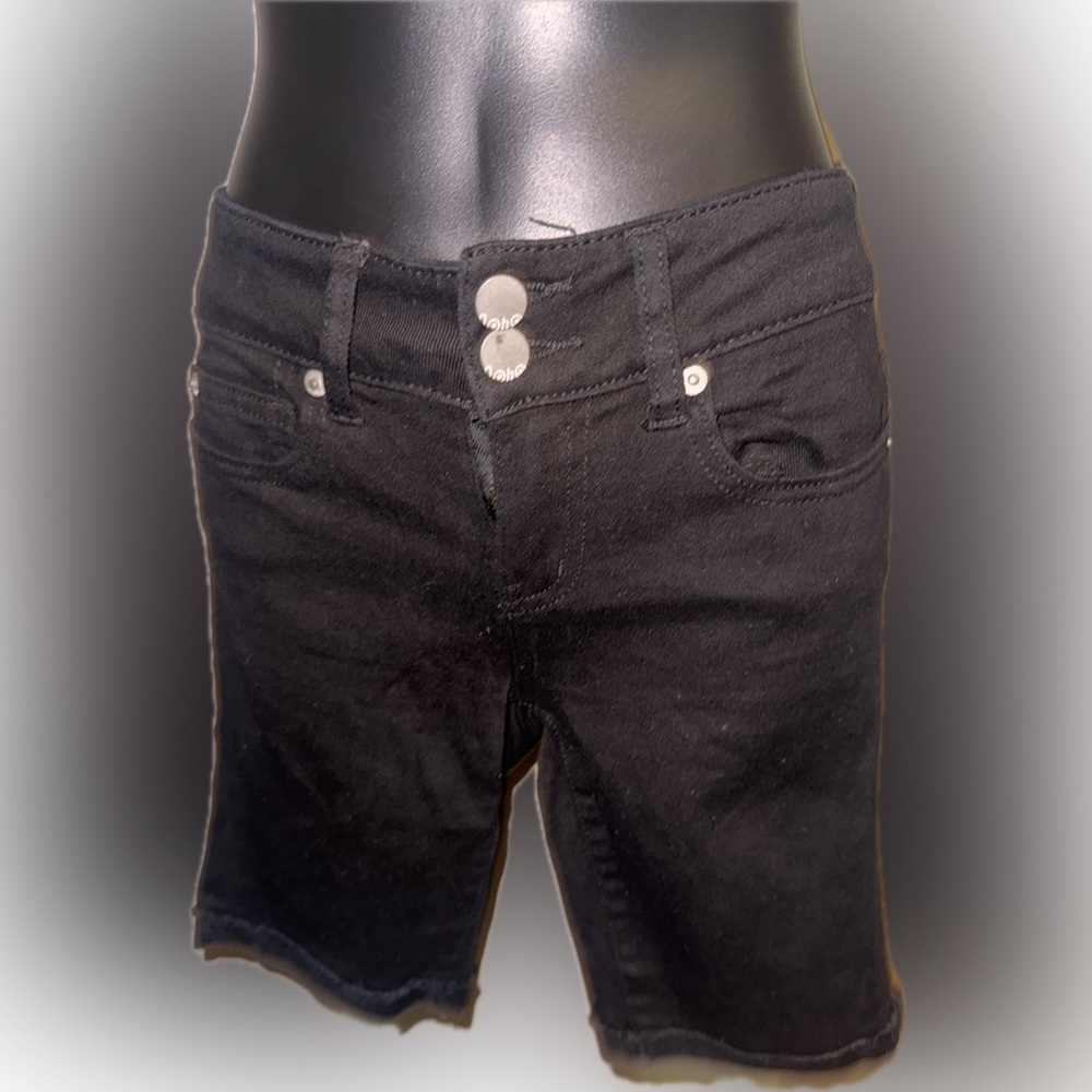 Women’s black cropped jean shorts